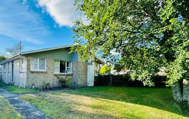 Brick home in cul de sac