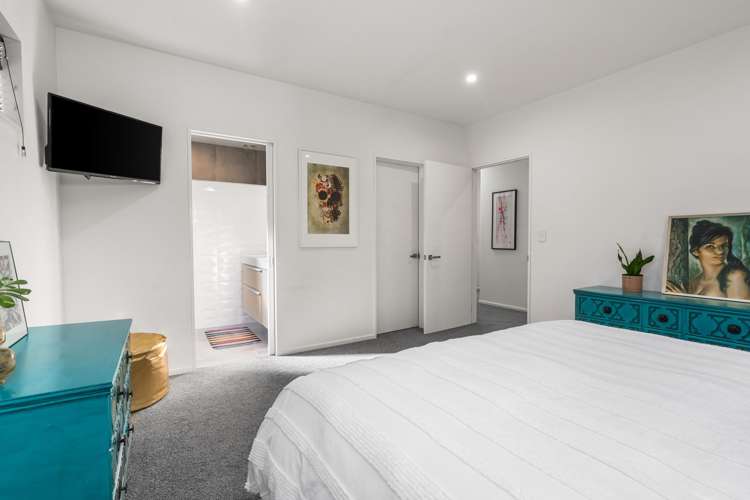 25 Main Road Redcliffs_21