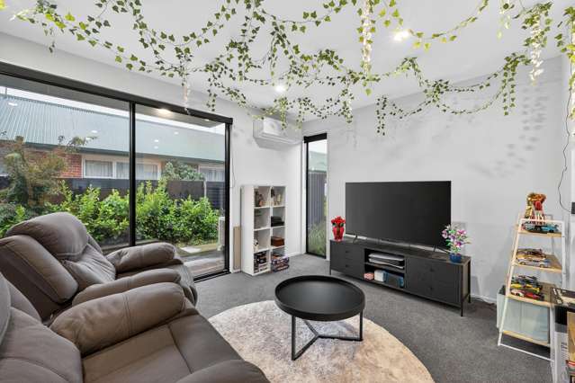 2/406 Armagh Street Linwood_4