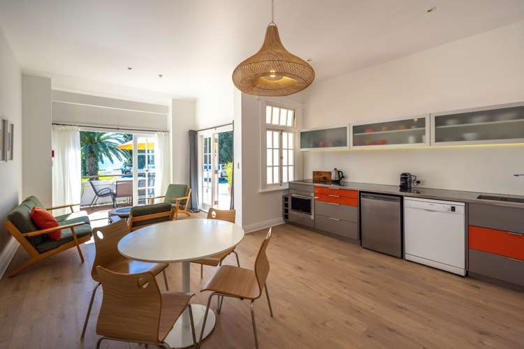 4/23 The Strand Onetangi_7