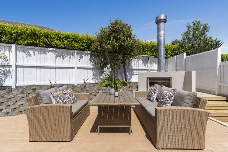 16 Paisley Street Mellons Bay_8