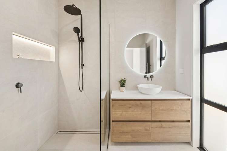 44 Makomako Crescent_1