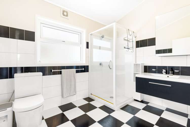 13 Kyle Road Greenhithe_15