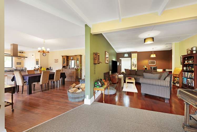 541 South Makara Road Makara_16