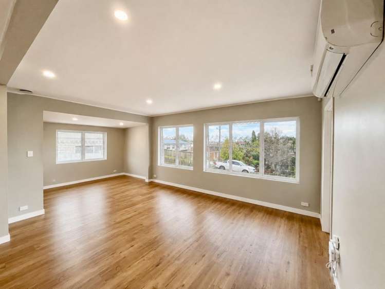 1/1 Lambrown drive Totara Vale_1