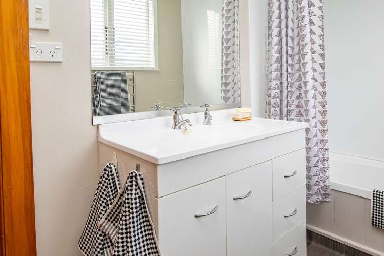 4 Maltby Avenue West End_19