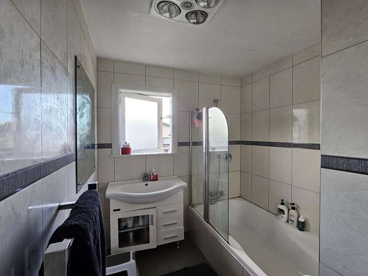 24 Sutton Crescent Papakura_7