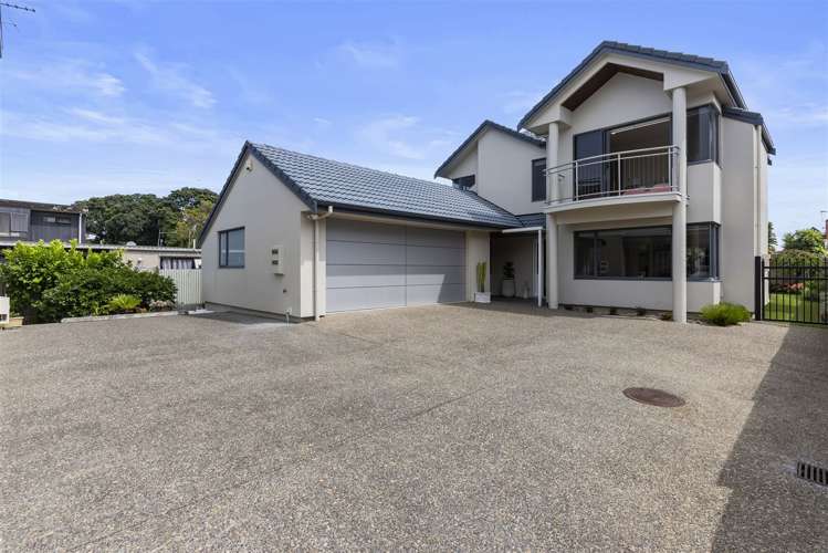 22 The Esplanade Eastern Beach_29