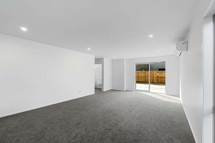  5 Selkirk Lane Hamilton Lake_3