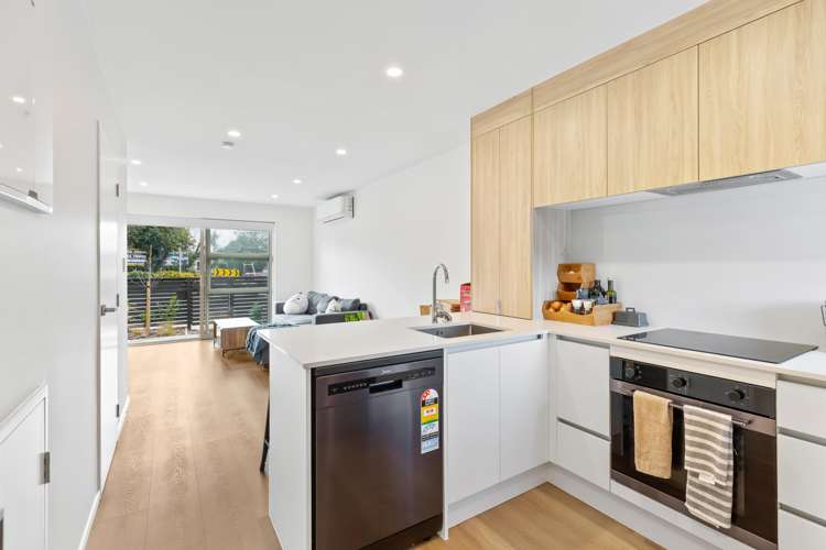 2/472 West Coast Road Glen Eden_6