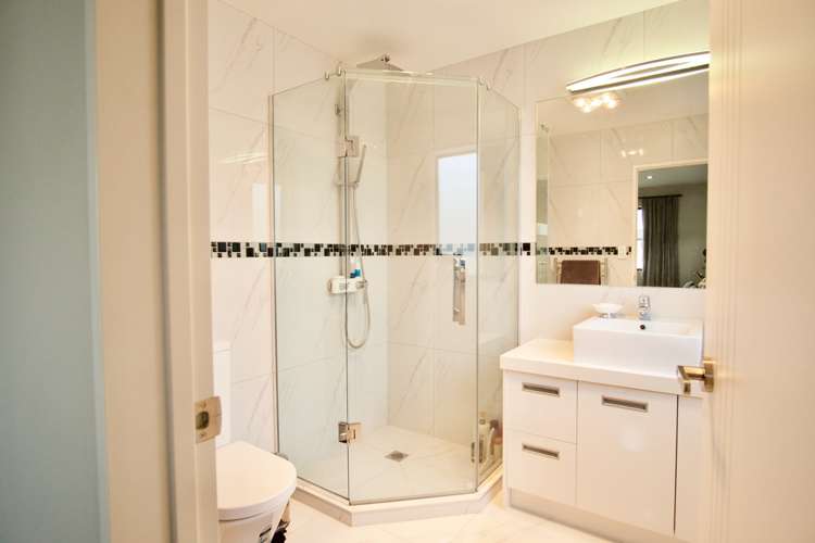 8 Rosewell Crescent Flat Bush_13