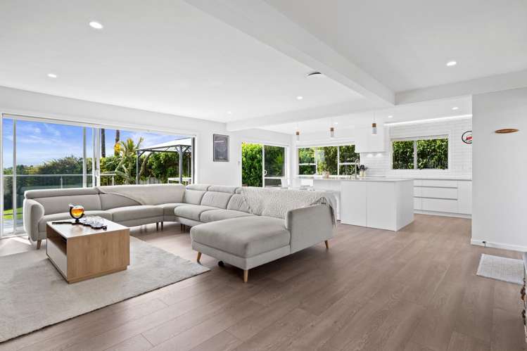 24 John Dee Crescent Red Beach_8