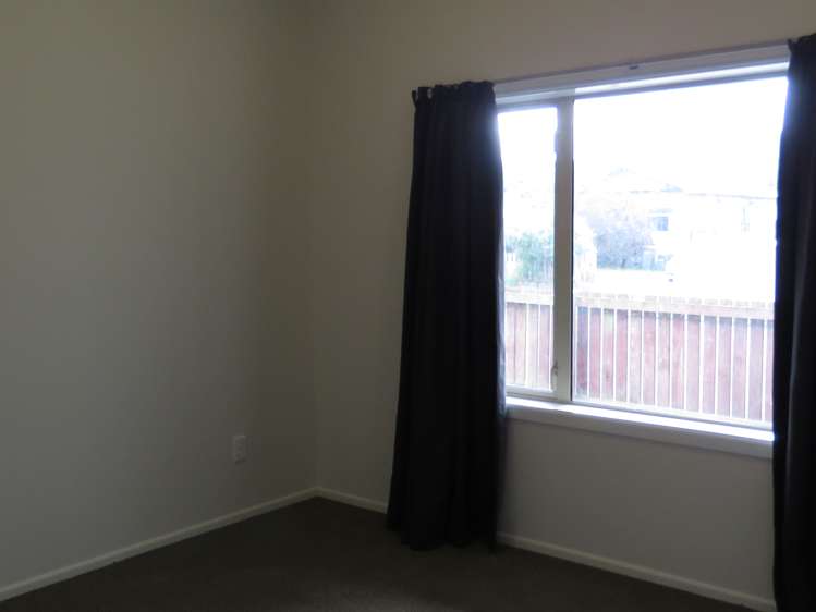 2/33 Radley Street Woolston_5