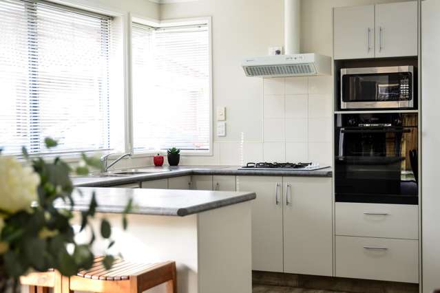 7 Kingroyal Lane Hamilton East_4