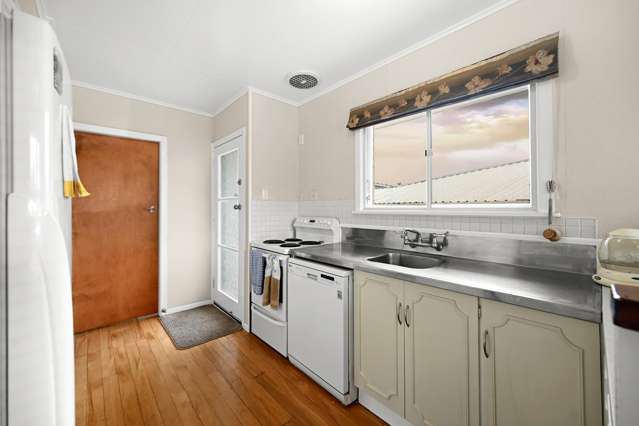 63 Resthill Crescent Glenview_2