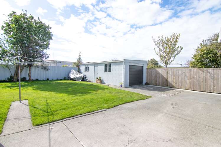 5 Sefton Avenue Highbury_19