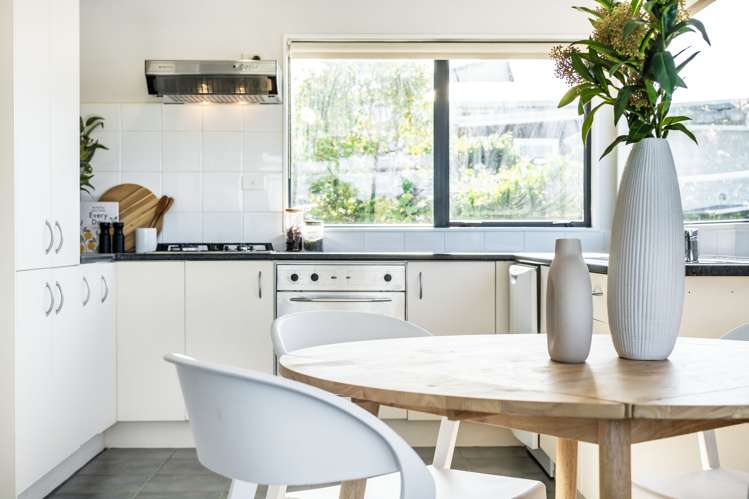 29b Holiday Road Stanmore Bay_11