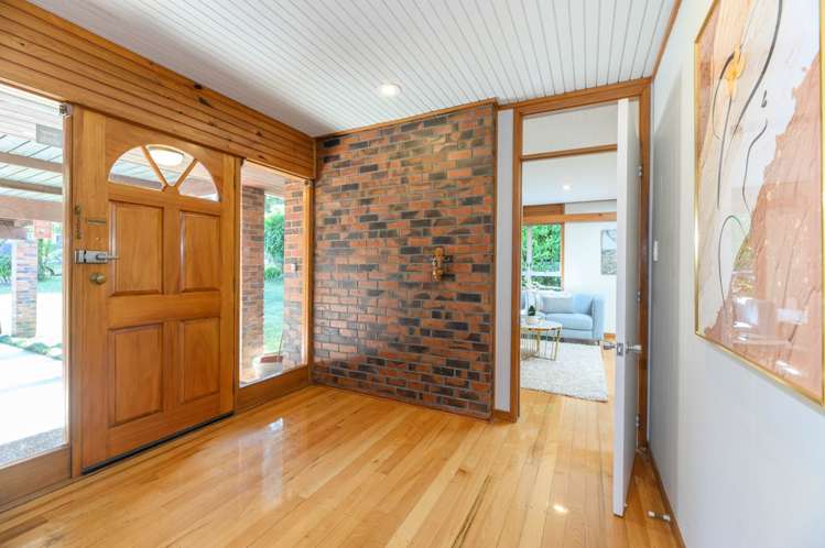 2 Meadway Sunnyhills_16