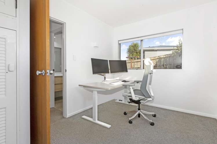 1 Goldie Place Waikanae Beach_13