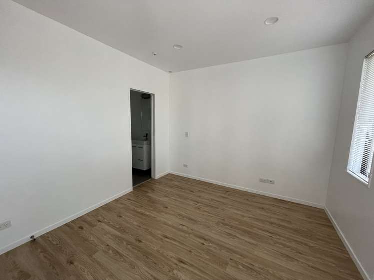 B202/525 East Coast Road Browns Bay_12