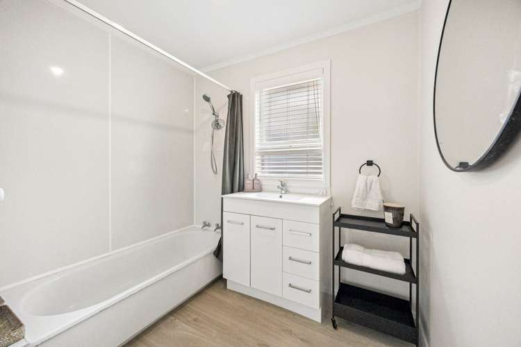 2/81A Kings Road Panmure_10