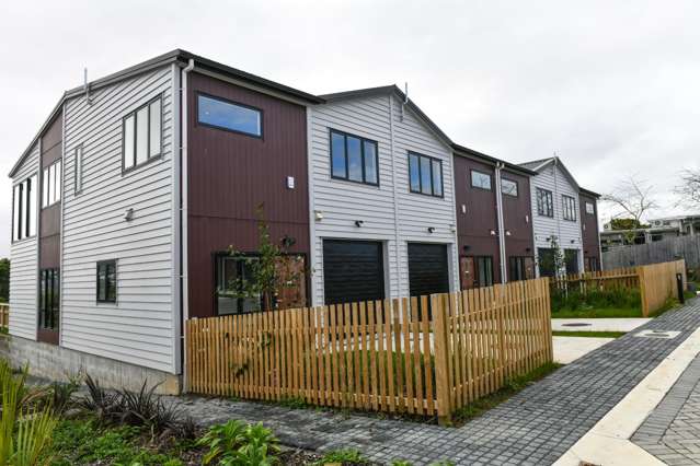 Modern Townhouses in Rangitoto College Zone