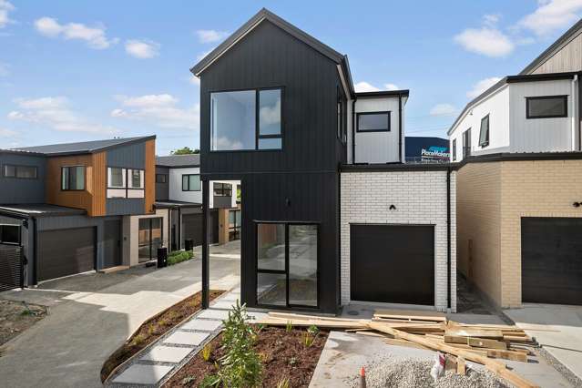 Modern Silverdale Living at Its Best