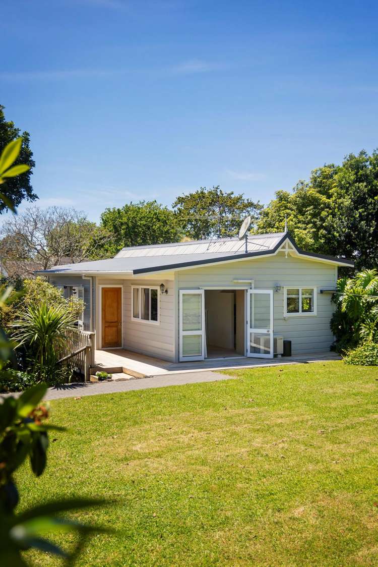 707 & 707B New North Road Mount Albert_50