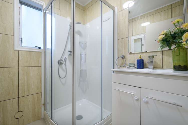 2/1 Pimento Place New Lynn_13