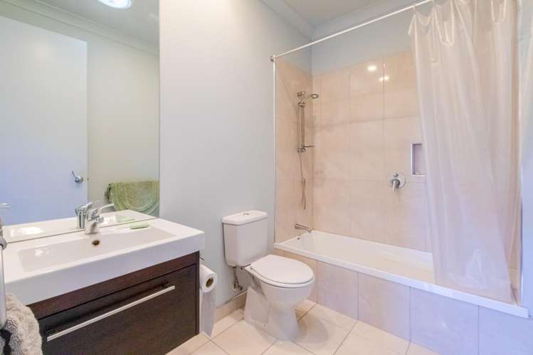 32 Heynes Place Clive_5