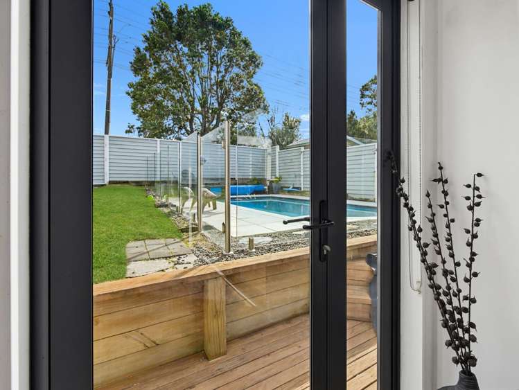 57 John Dee Crescent Red Beach_24