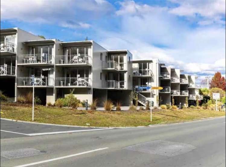 9/15 Gorge Road Queenstown_13