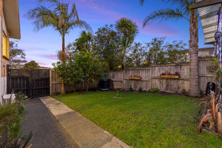 1/6 Albatross Road Red Beach_13