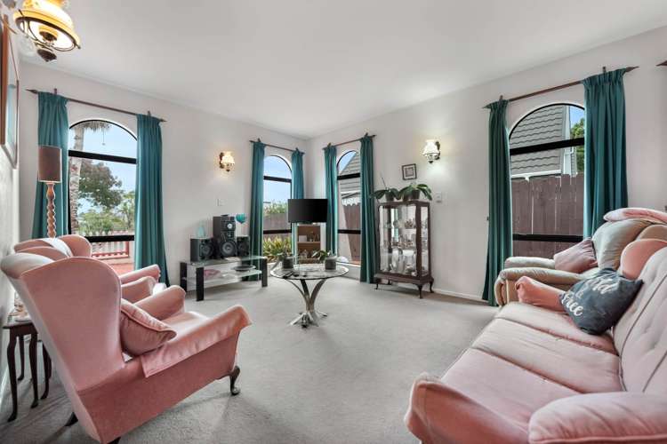 4 Photinia Place Botany Downs_11