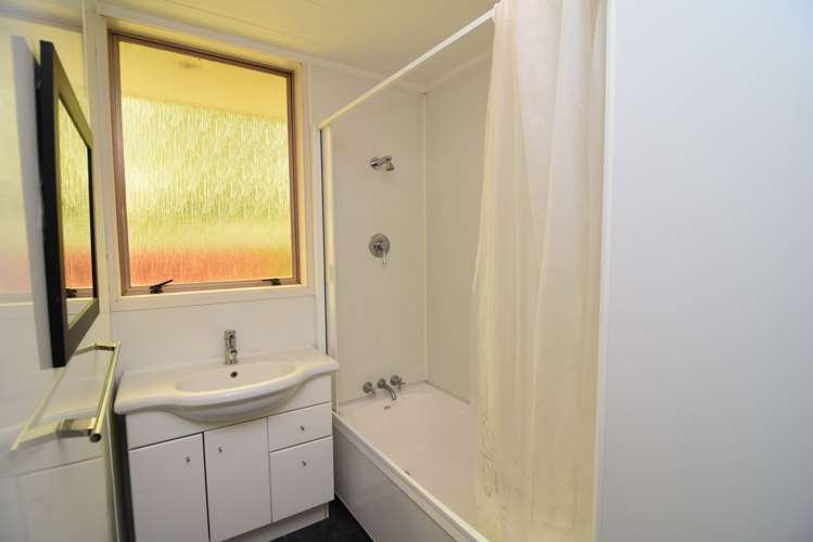 1 Deller Drive Carterton_14