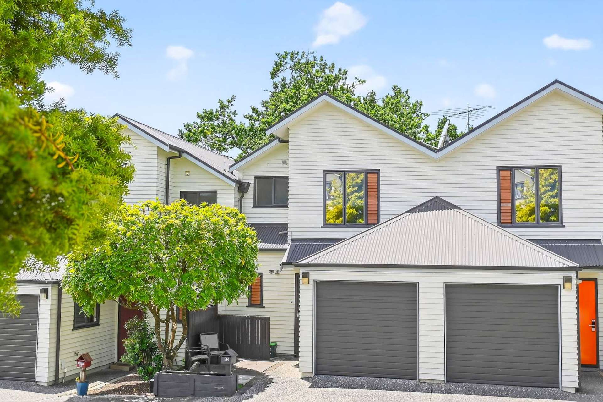 10/11 The Avenue Albany_0