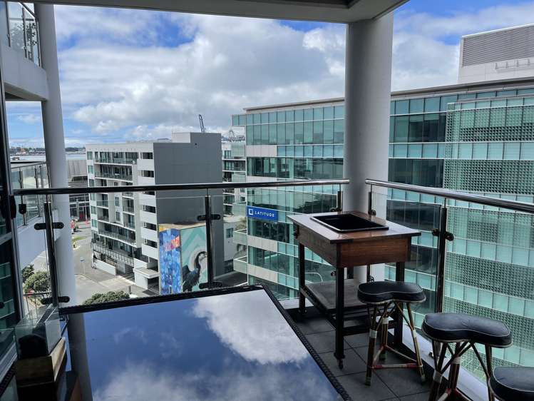 911/30 Beach Road Auckland Central_11