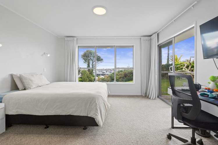 24 John Dee Crescent Red Beach_12