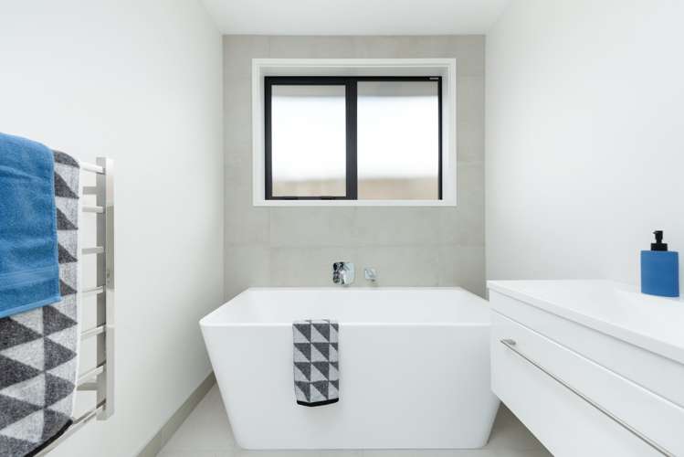 7 Kahuparere Crescent Pyes Pa_14