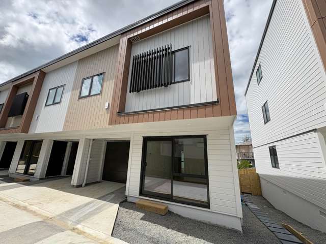 Modern & Sophisticated Brand New 3 Bedroom!