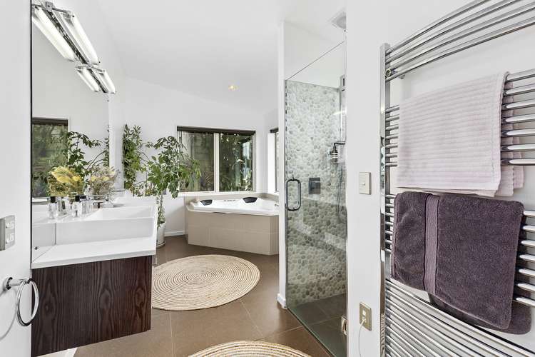 16 Signallers Grove Breaker Bay_19