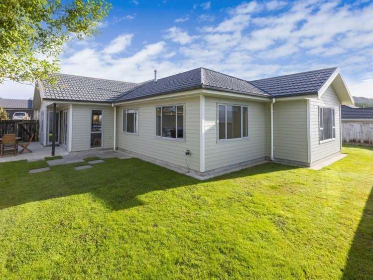 35 Mcewen Crescent Riverstone Terraces_1