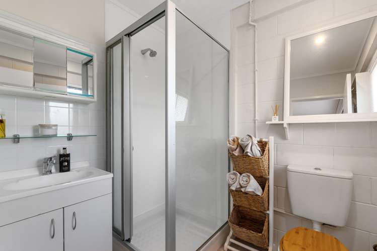 2/57 Nigel Road Browns Bay_16