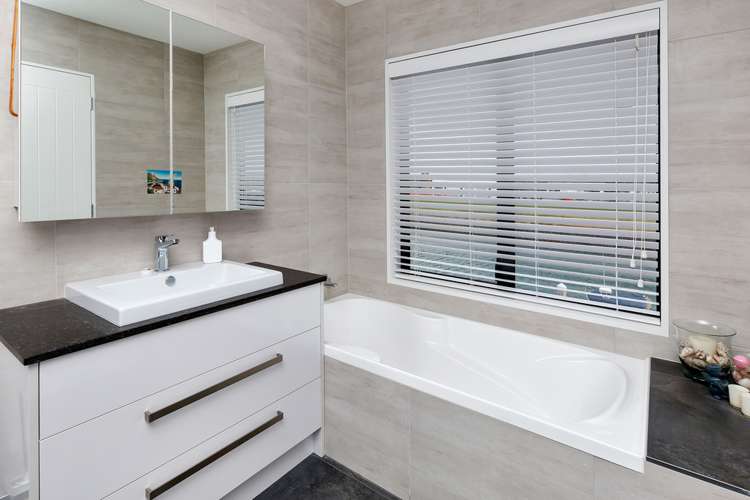 20 Finch Street One Tree Point_18