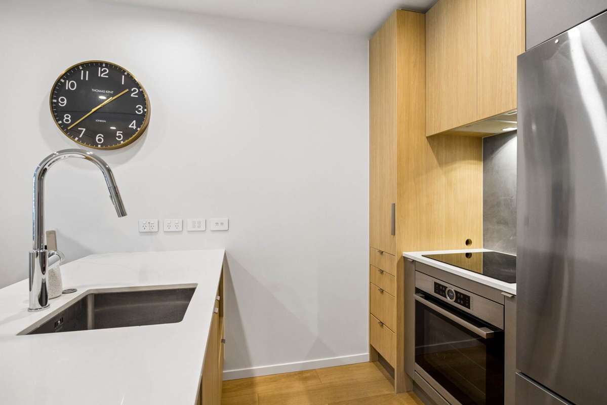208/9 Madeira Lane_5