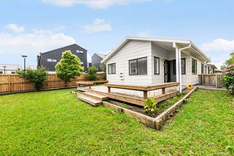 4/121 Bruce Mclaren Road Henderson_2