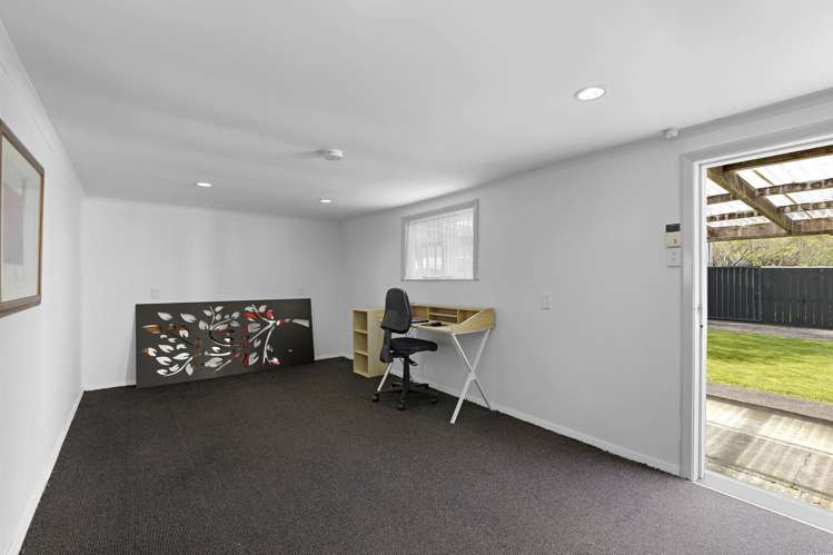 17 Burden Avenue Wainuiomata_15