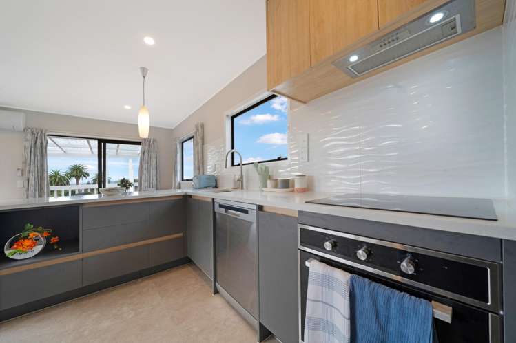 2/40C West Coast Road Glen Eden_6