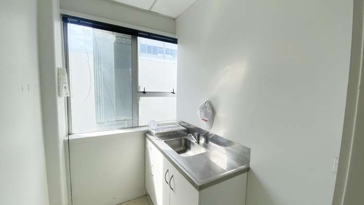 Suite 3,/120 Devonport Road Tauranga Central_6
