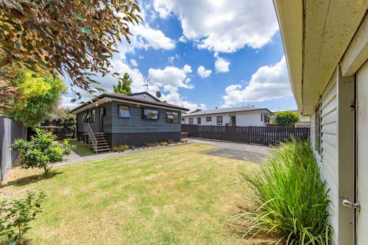 55 Meadowvale Rise Titirangi_15